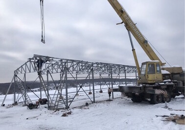 Работы по монтажу прямостенного ангара с двухскатной крышей